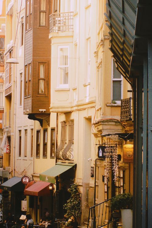Free Explore the charming historic streets of Istanbul lined with beautiful residential buildings and cozy cafes. Stock Photo