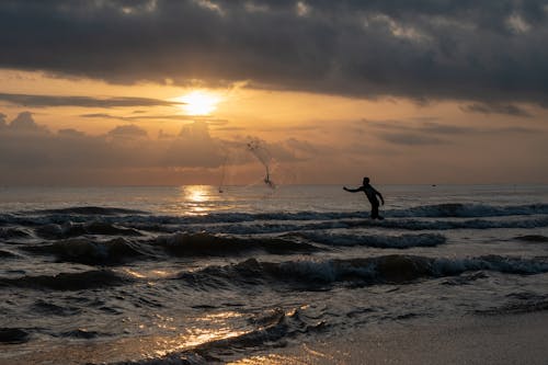 Základová fotografie zdarma na téma házení, muž, pobřeží