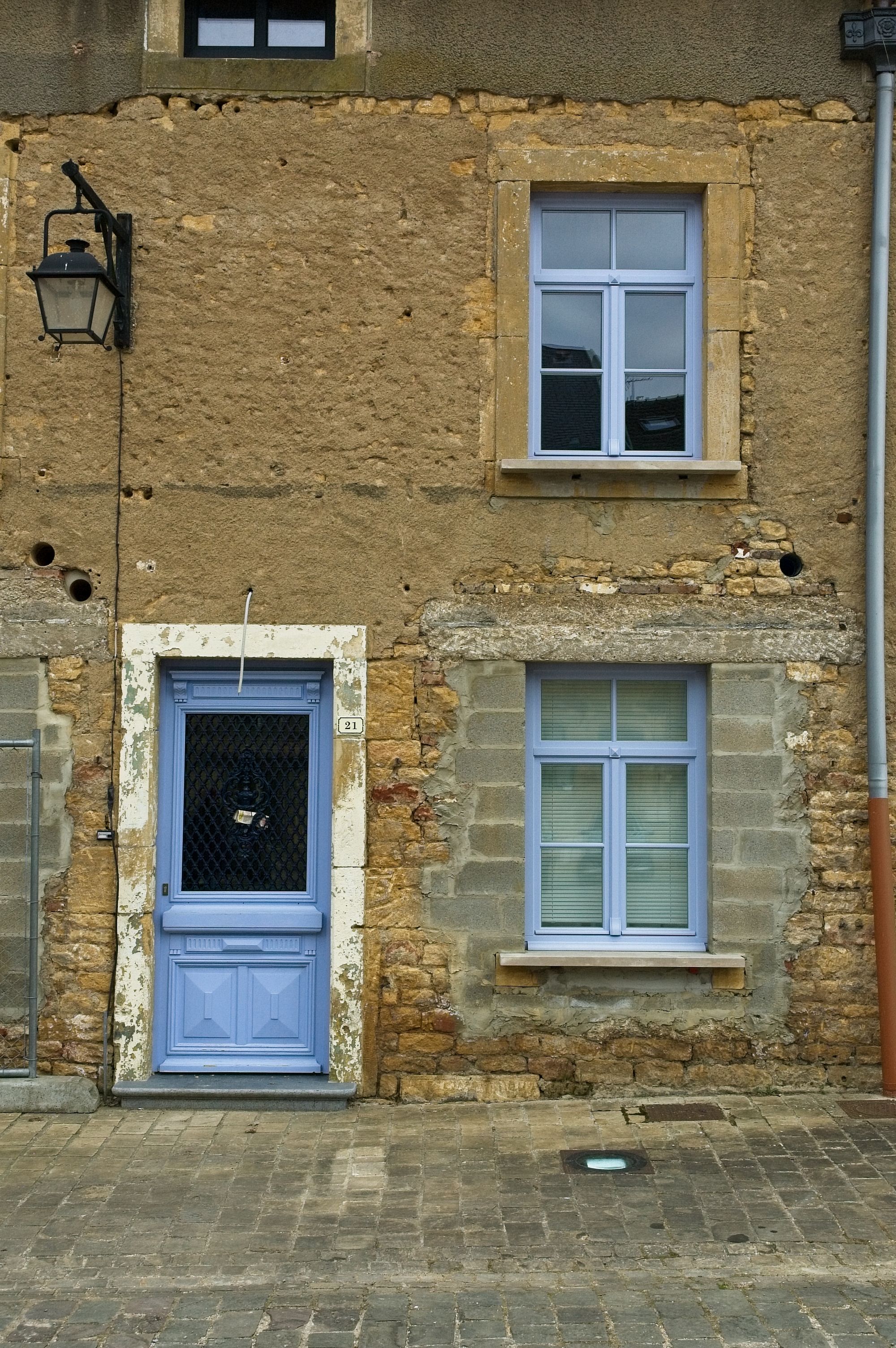 Stone Building in Town · Free Stock Photo