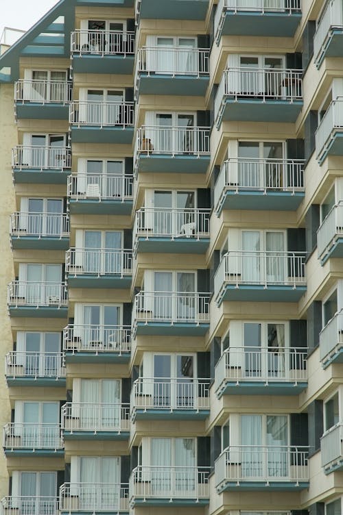 Fotos de stock gratuitas de apartamentos, balcones, distritos residenciales