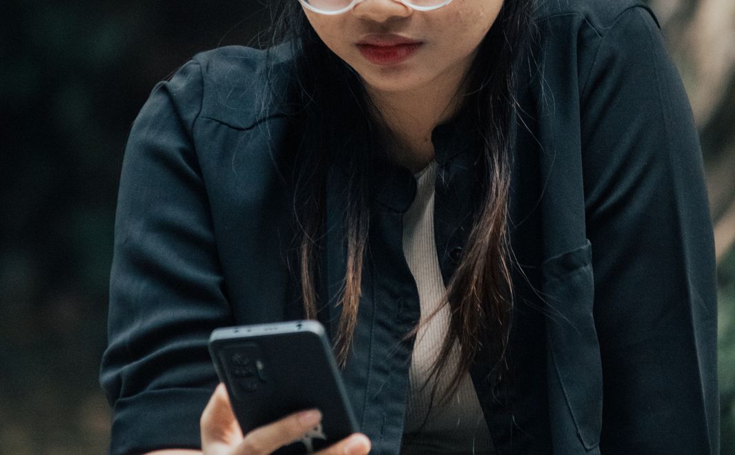 Online dating: starting a conversation on a niche platform