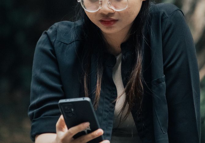Online dating: starting a conversation on a niche platform