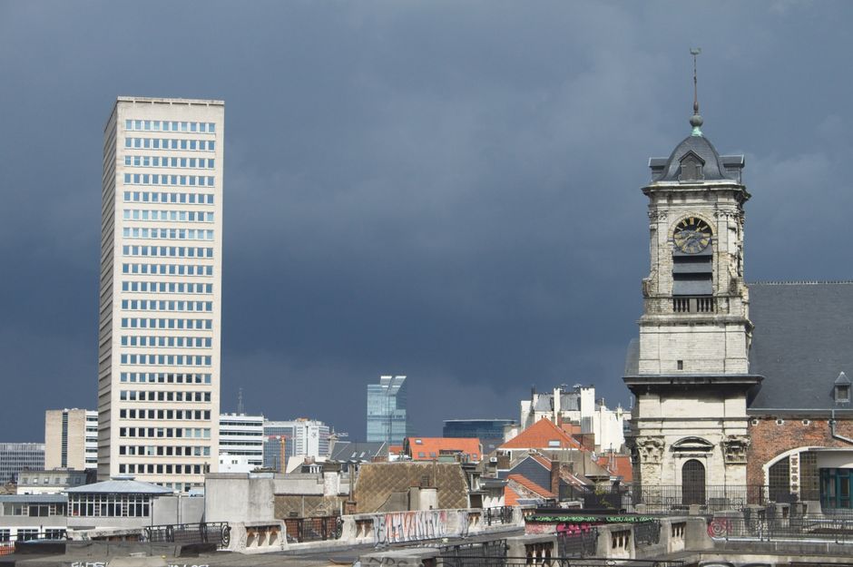Immagine di copertina: Tragedia a Bruxelles: incendio nella Torre Oxy, sei operai morti intrappolati