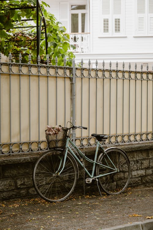 ฟรี คลังภาพถ่ายฟรี ของ กั้นรั้ว, จักรยาน, ดอกไม้ คลังภาพถ่าย