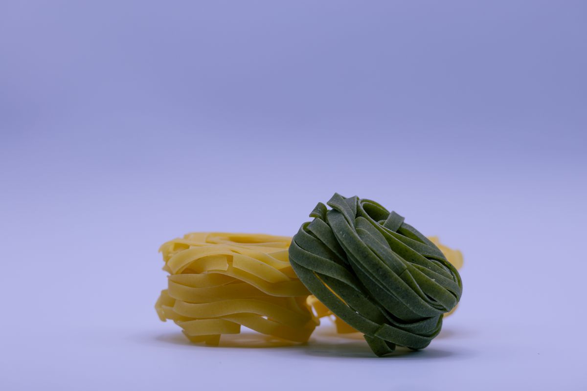 Pâtes colorées maison : épinards, betterave, curcuma - Recette de pâtes jaunes au curcuma