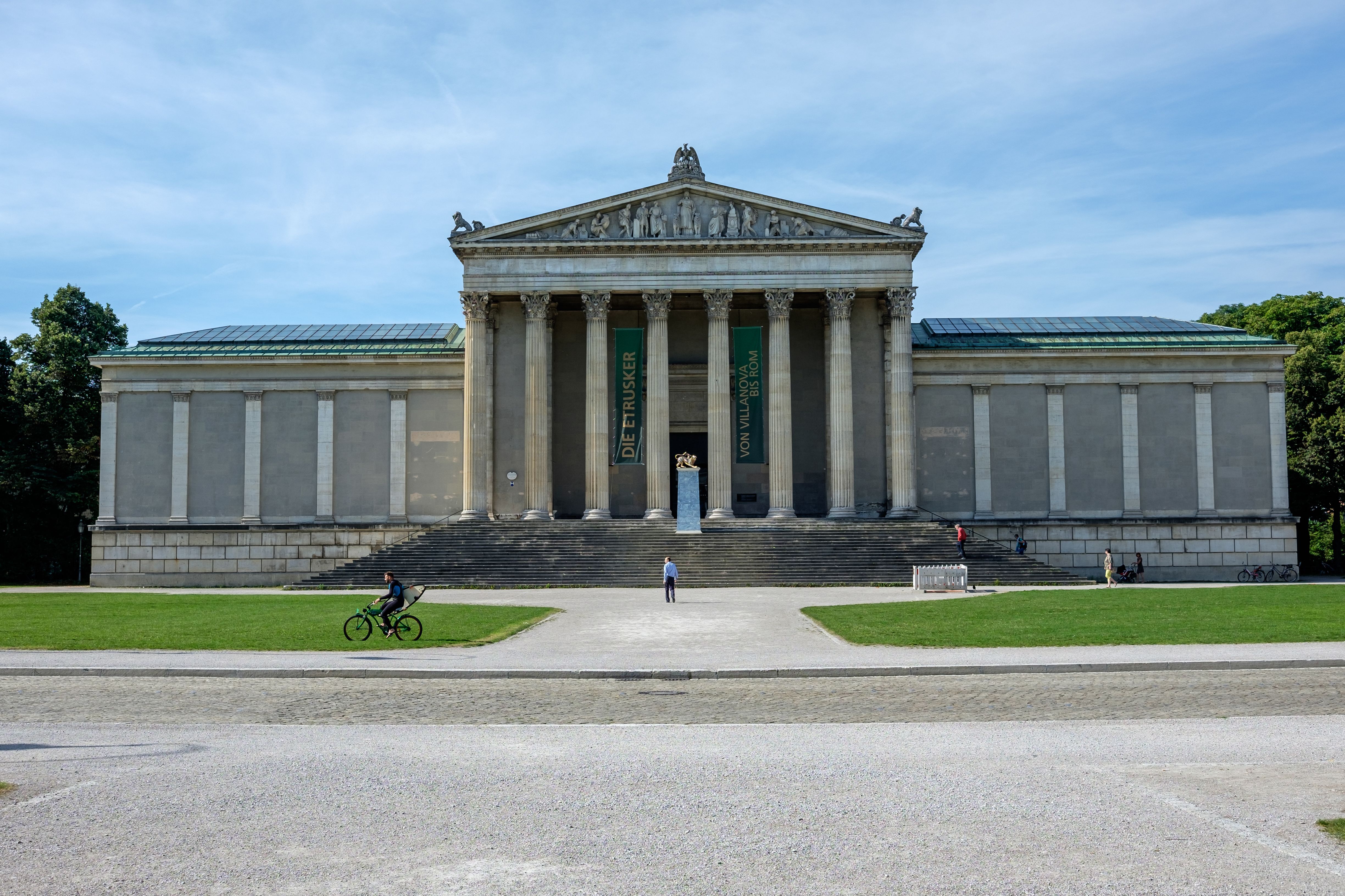 Historisches Museumsgebäude mit klassischer Fassade