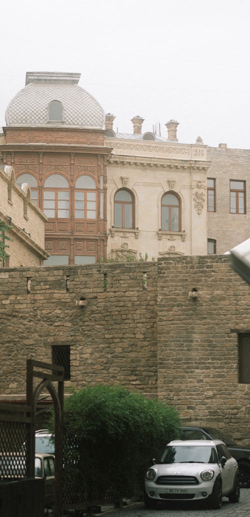 Kostenloses Stock Foto zu altstadt, aserbaidschan, auto
