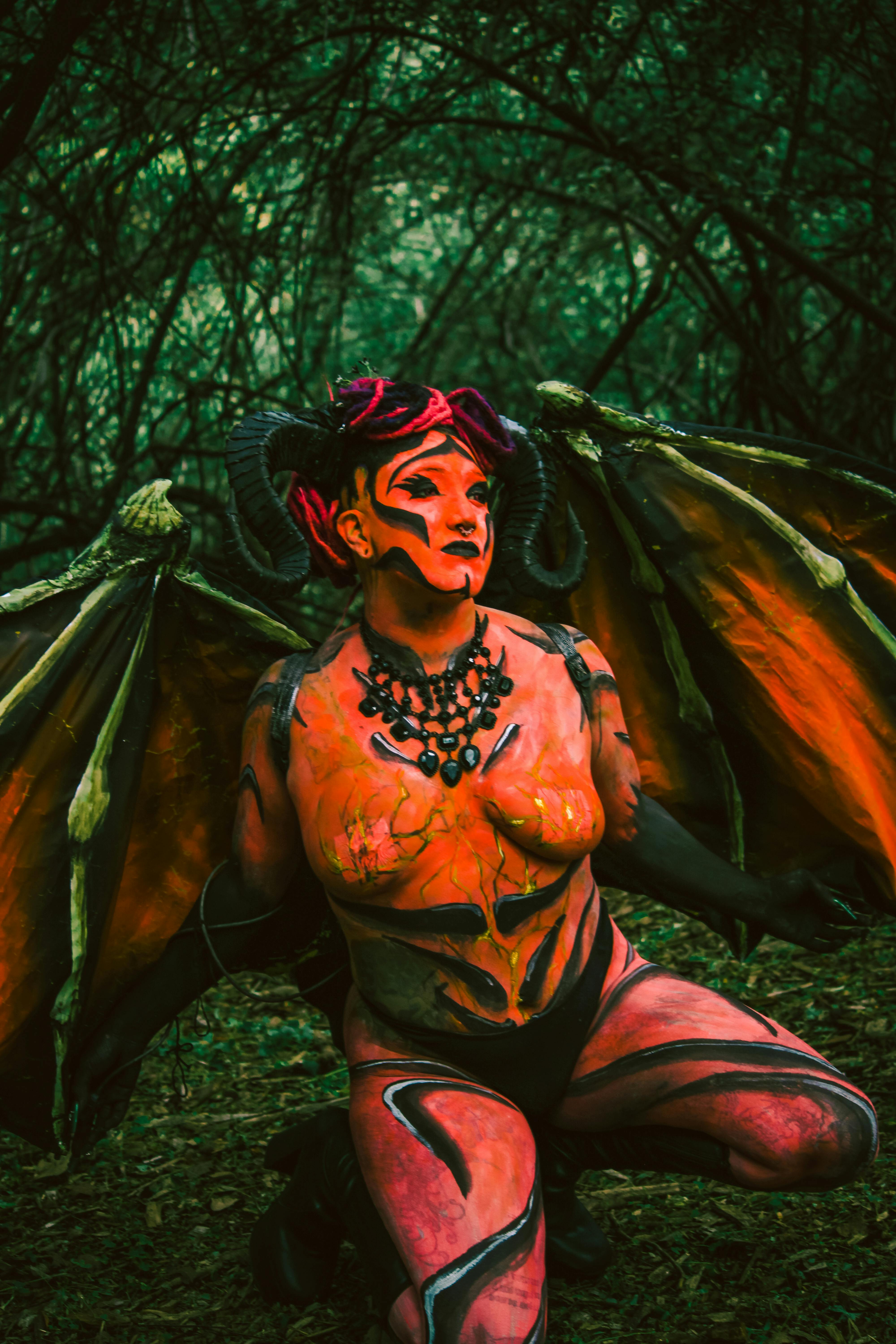 grátis Foto profissional grátis de ajoelhado, arte fantasia, artes do corpo Foto profissional