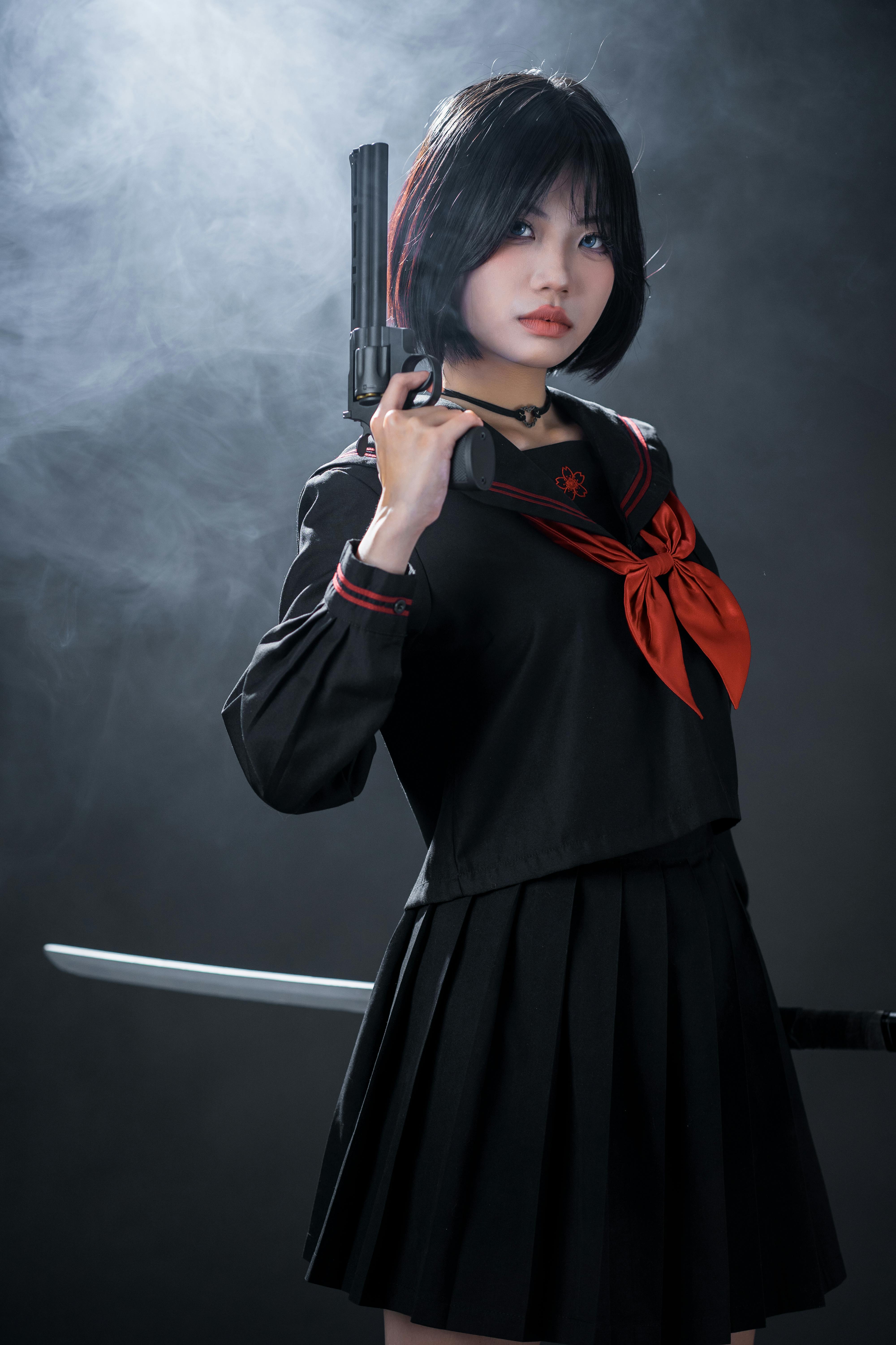 Foto stok gratis tentang acara cosplay, anime, artistik, asap, background  hitam, bergaya, berpose, budaya asia, budaya pop jepang, cosplay, desain  karakter, dinamis, efek asap, ekspresi garang, ekspresif, fantasi, fashion,  gaya film noir,