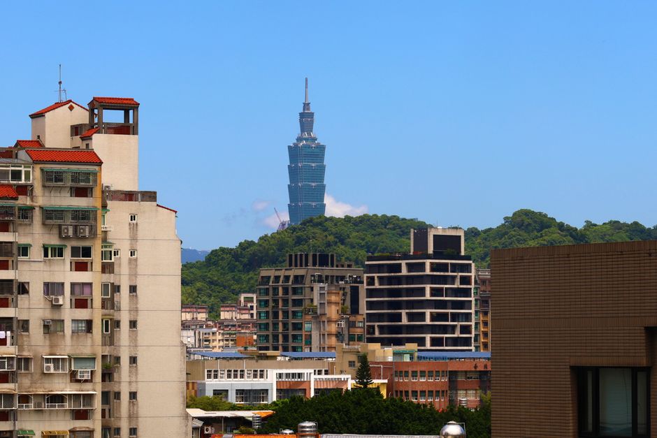 Vue du gratte-ciel Taipei 101 s'élevant au-dessus du paysage urbain de Taipei, Taïwan.