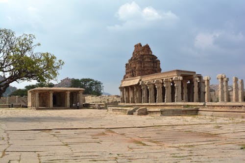 Древний храм Хампи