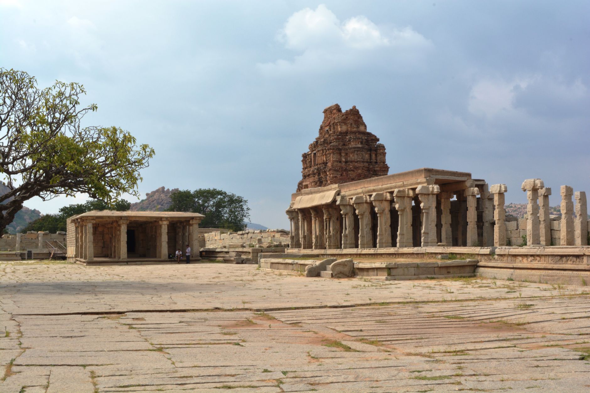 Airport transfers in Hampi Airport transfers in Hampi