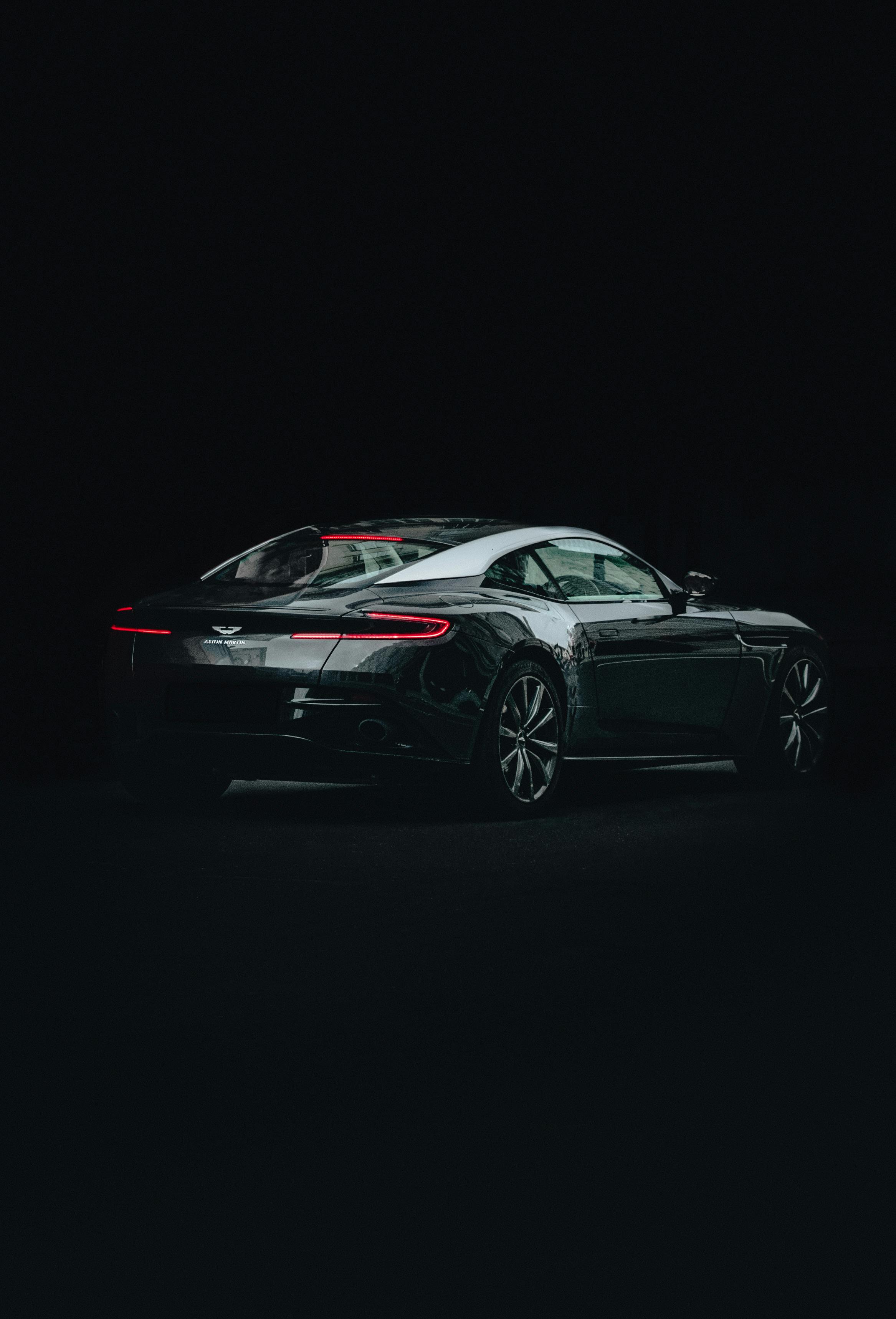 Voiture de sport noire élégante — rubrique Essais Driver's Lab