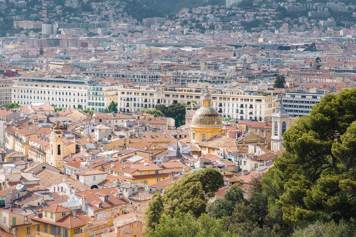 Vue panoramique sur les toits du Vieux Nice