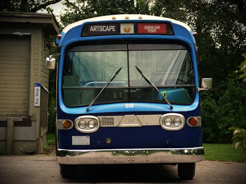 Darmowe zdjęcie z galerii z autobus, jechać, parking