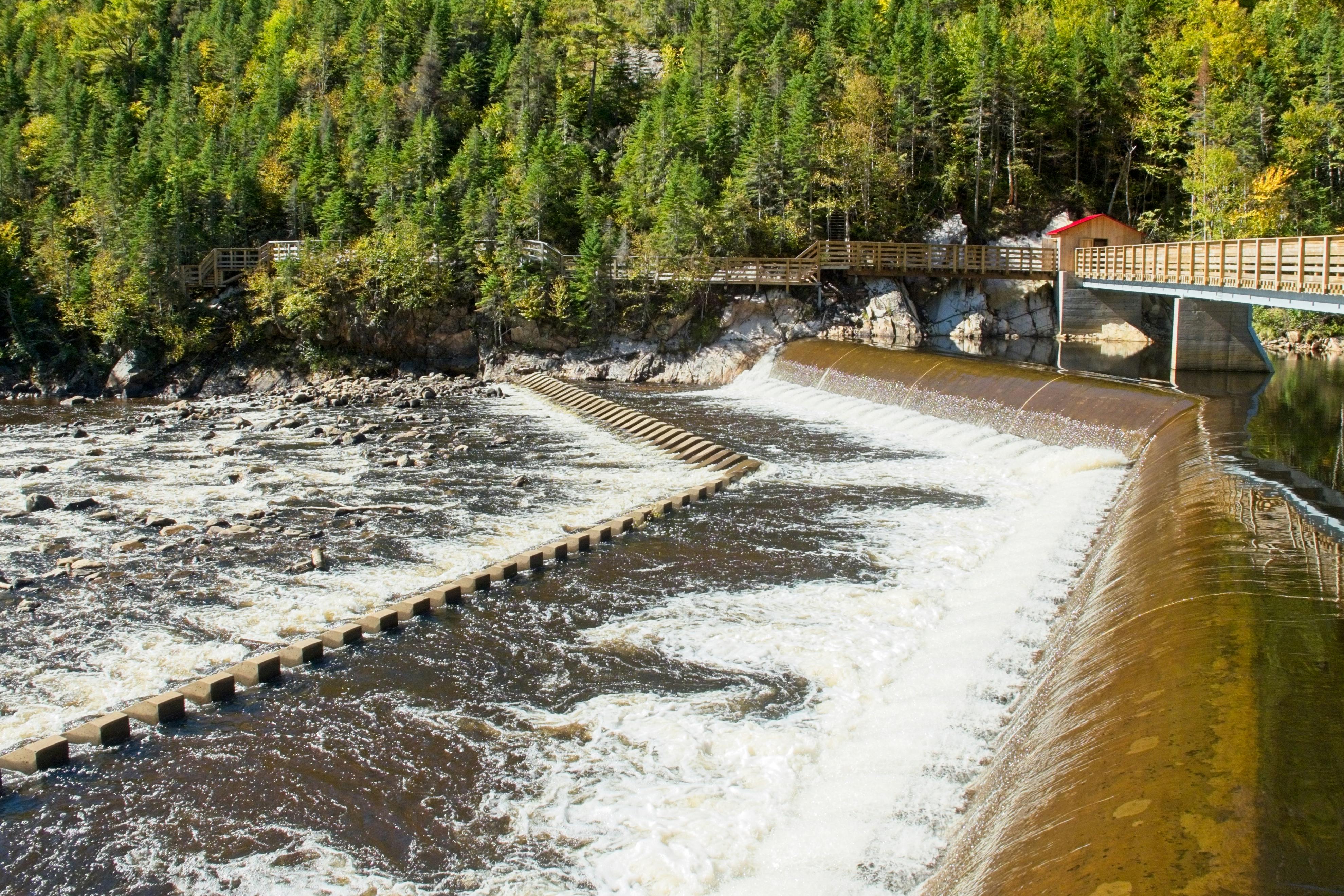 Open Flood Gates of a River Dam · Free Stock Photo, image size:3958x2638