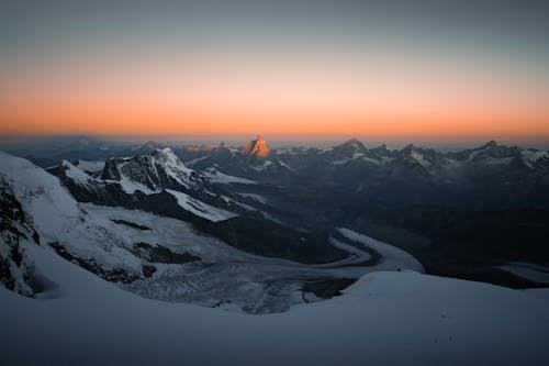 Foto profissional grátis de Alpes, alvorecer, cair da noite