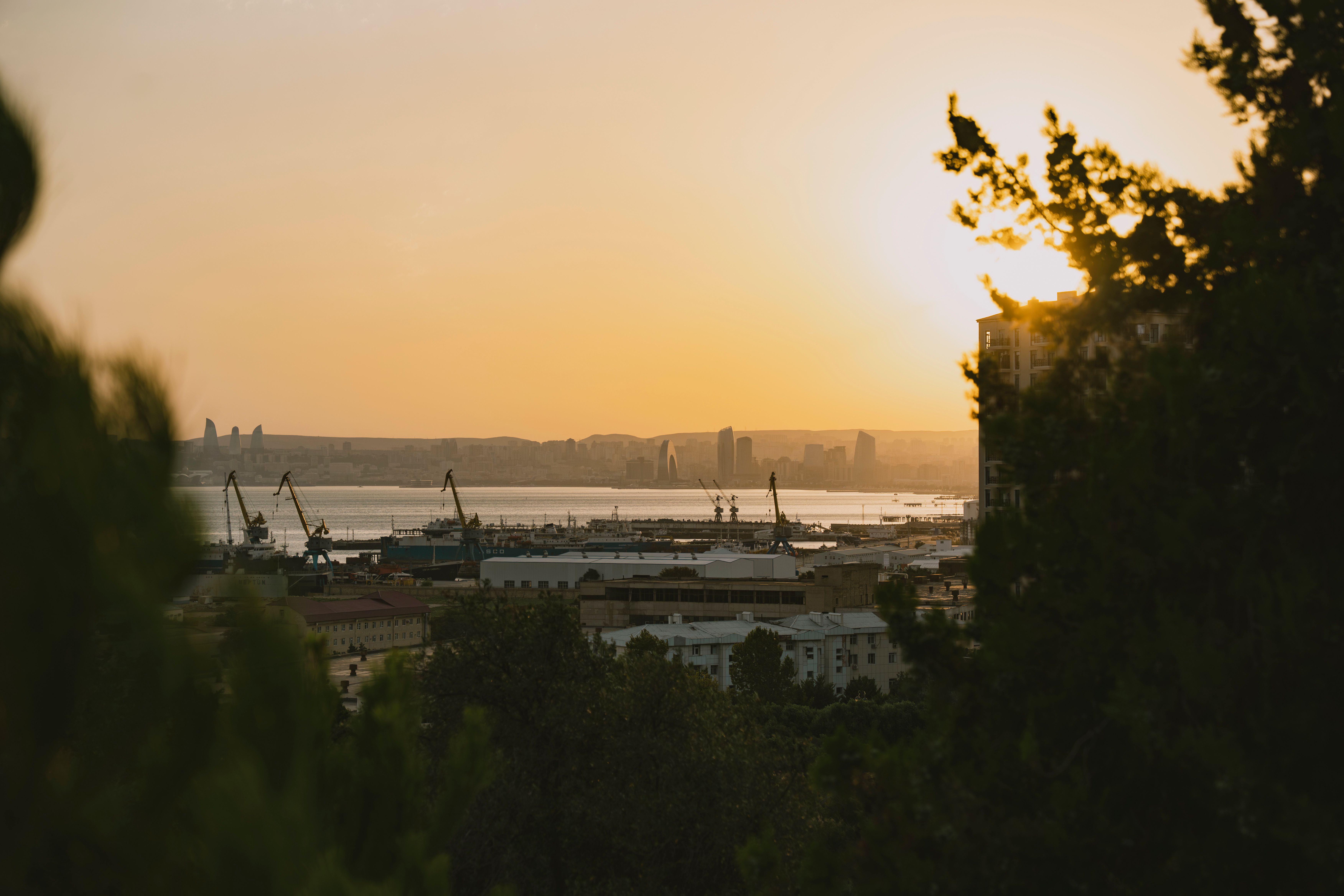 A sunset over the city with a view of the water · Free Stock Photo