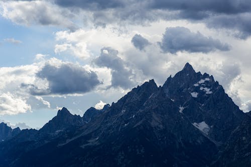 aşınmış, çorak, dağlar içeren Ücretsiz stok fotoğraf