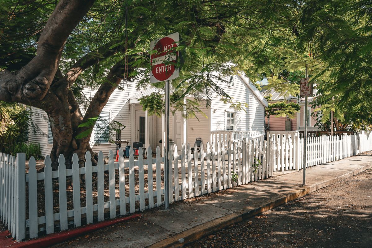 Vinyl fence before and after washing