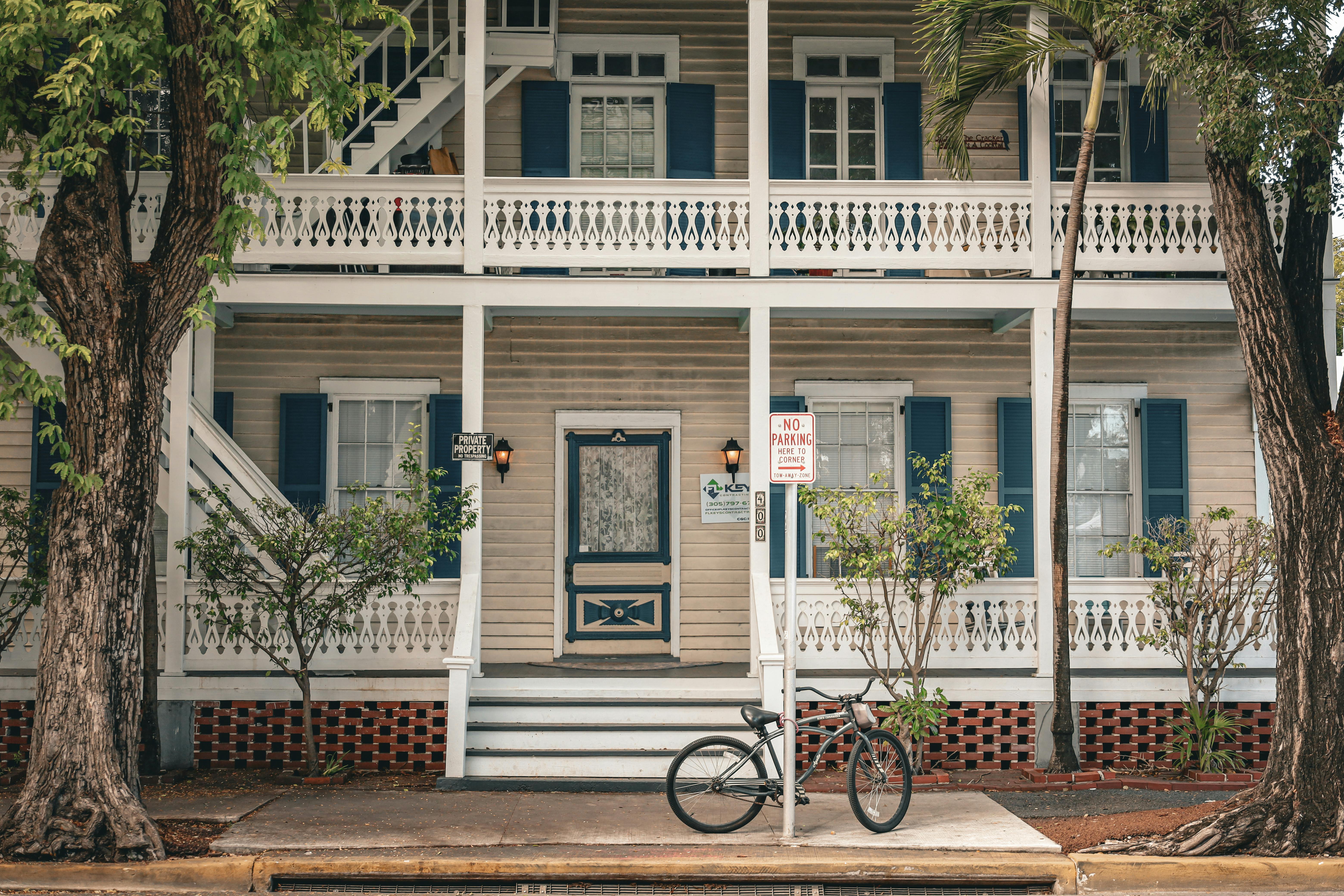 The hidden reason mortgage rates won’t drop yet — Photo by Arian Fernandez on Pexels