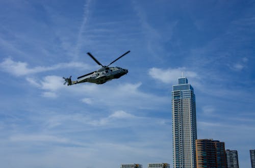 Gratis stockfoto met blauwe lucht, helikopter, stadshemel