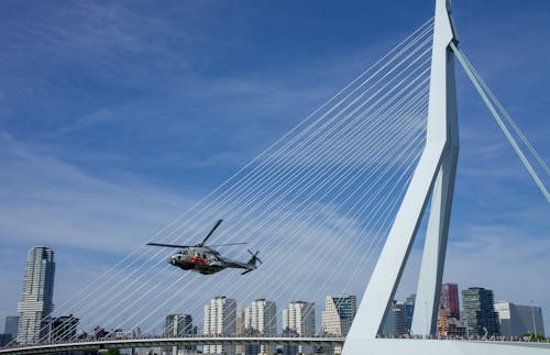 城市, 橋, 直升機 的 免费素材图片