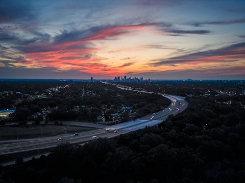 Foto stok gratis cityscape, Fajar, jalan raya