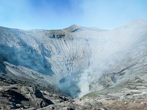 Foto d'estoc gratuïta de cràter, cràter volcànic, muntanya