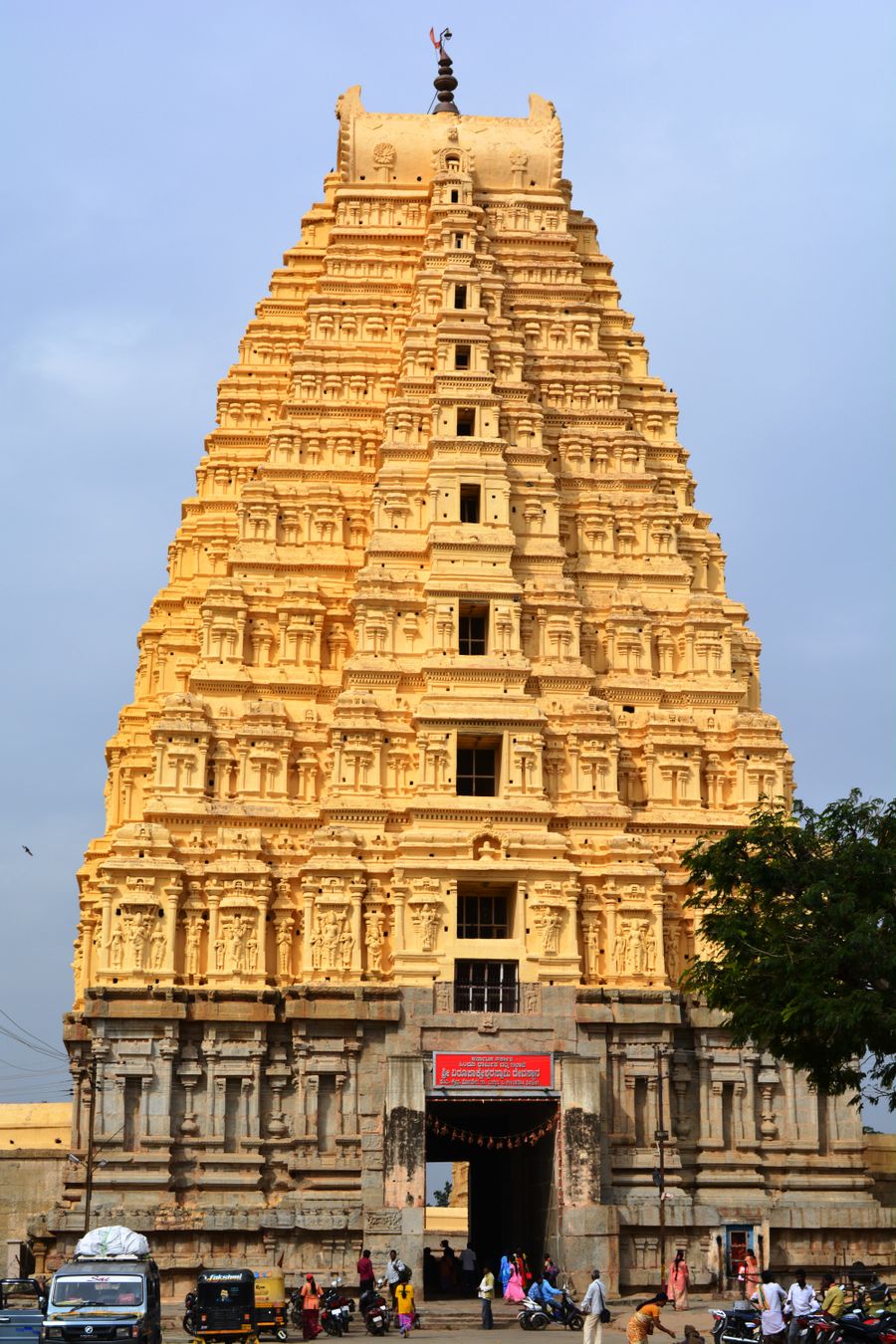 Golden Vimanam Sanctum photo 4