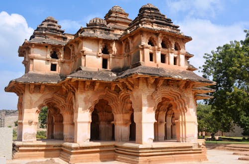 Fotobanka s bezplatnými fotkami na tému budova, cestovať, hampi