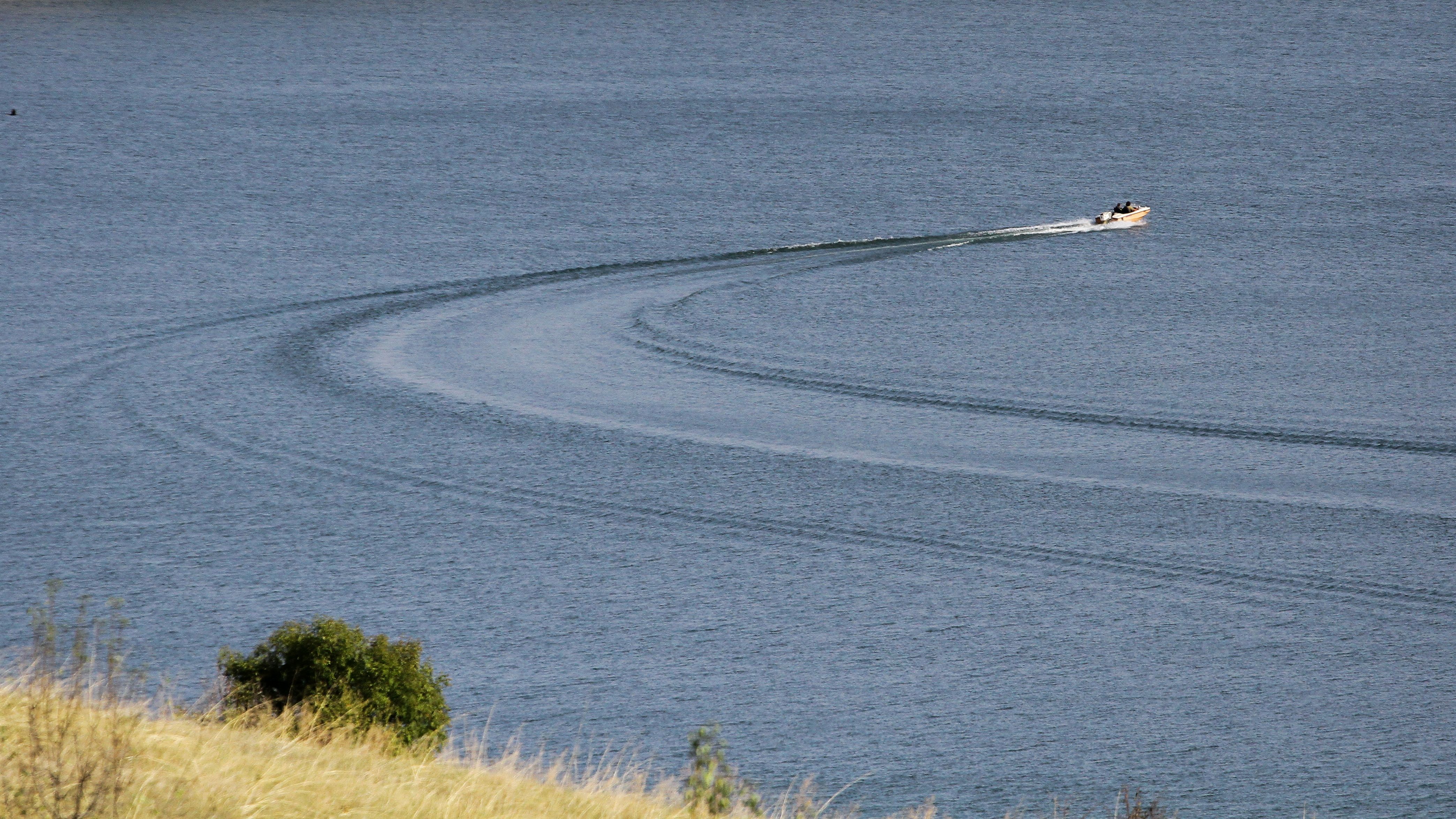Trail on Water after Speed Motorboat · Free Stock Photo
