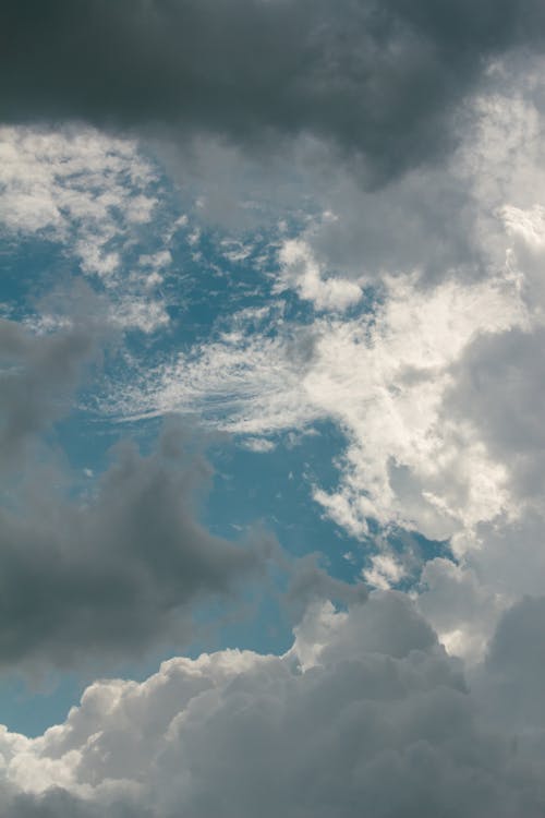 Gratis arkivbilde med dramatisk himmel, hvite-skyer, luftig