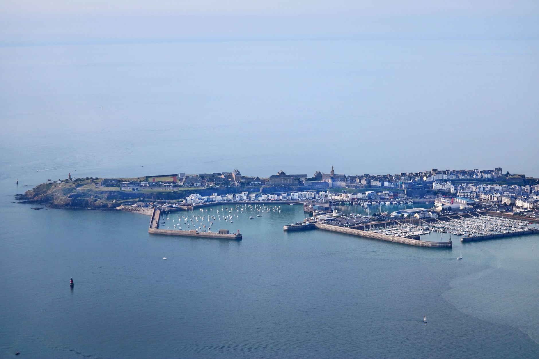 Popular sights in Channel Islands Landmarks in Channel Islands
