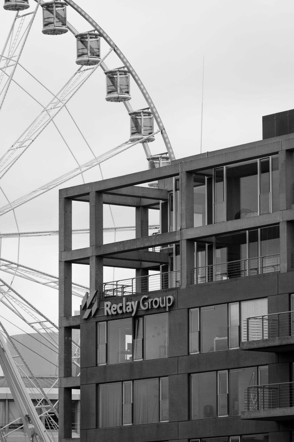 Rec Lay Ferris Wheel Behind the Reclay Group Office Building · Free Stock Photo