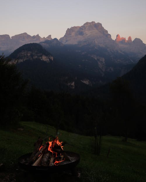 Immagine gratuita di alba, bonefire, campeggio