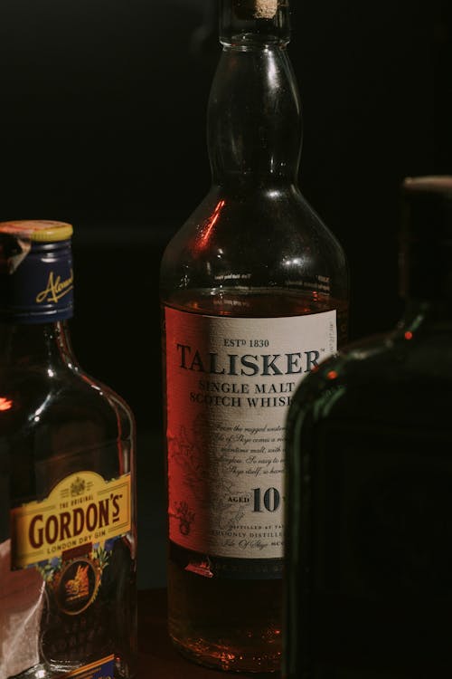 Bezpłatne Darmowe zdjęcie z galerii z alkohol, butelki, etykiety Zdjęcie z galerii