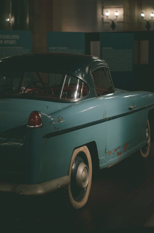Δωρεάν στοκ φωτογραφιών με vintage, αυτοκίνητο, κατακόρυφη λήψη
