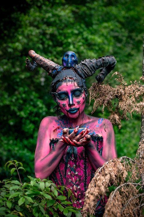 Free Enigmatic figure in fantasy costume amidst lush greenery in Chapultepec. Stock Photo