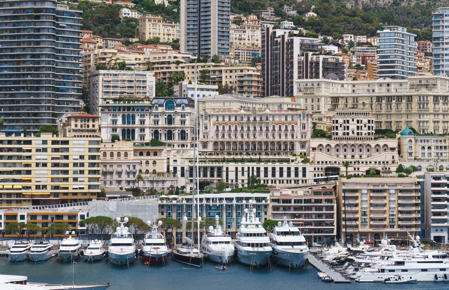 Yachts dans la marina de Monaco