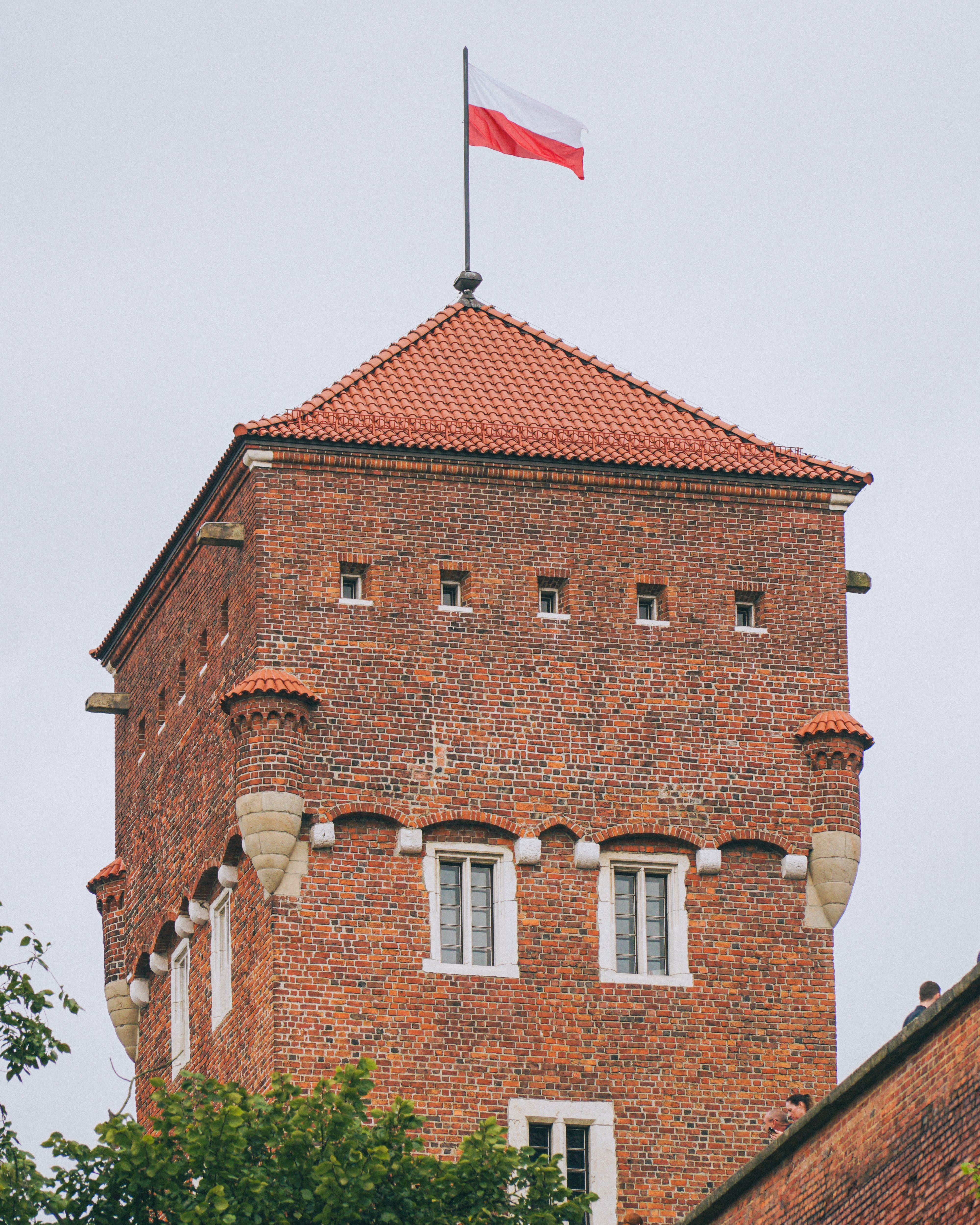 Turnul din cărămidă roșie al Castelului Wawel din Cracovia
