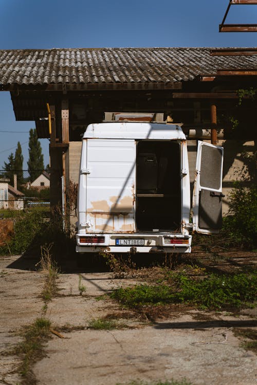 Kostenloses Stock Foto zu außerorts, auto, dorf