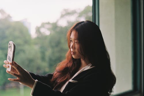 Imagine de stoc gratuită din bruntte, femeie asiatică, fereastră