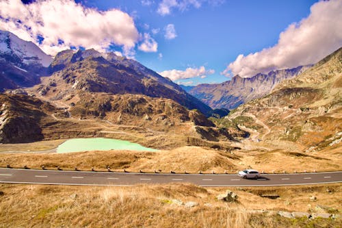 Foto profissional grátis de Alpes Suíços, estrada da montanha, estrada de concreto