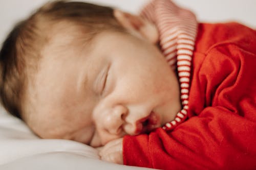 Foto stok gratis bayi, mata tertutup, merapatkan