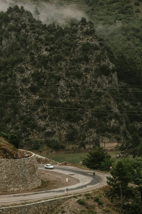 araba, dağlar, dikey atış içeren Ücretsiz stok fotoğraf