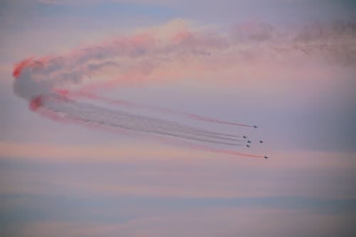 Foto profissional grátis de aviões de combate, cair da noite, céu