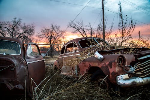 Kostenloses Stock Foto zu außerorts, autos, beschädigt