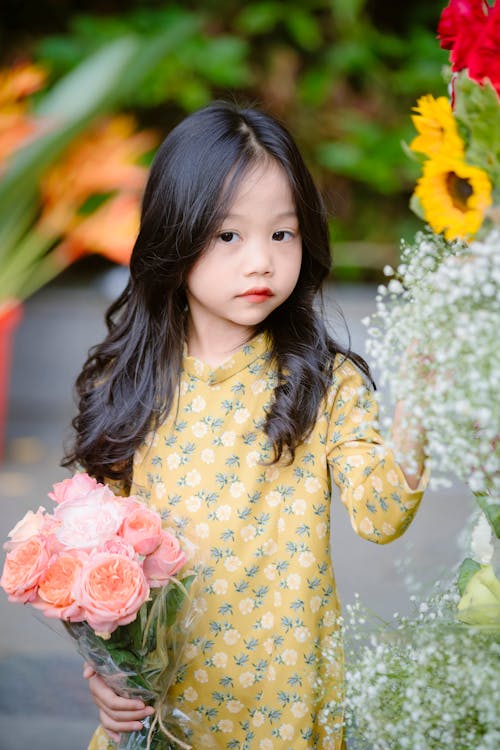 무료 갈색 머리, 귀여운, 꽃의 무료 스톡 사진