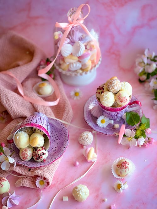 Kostnadsfri bild av ägg, anpassad tårta, ätbara blommor